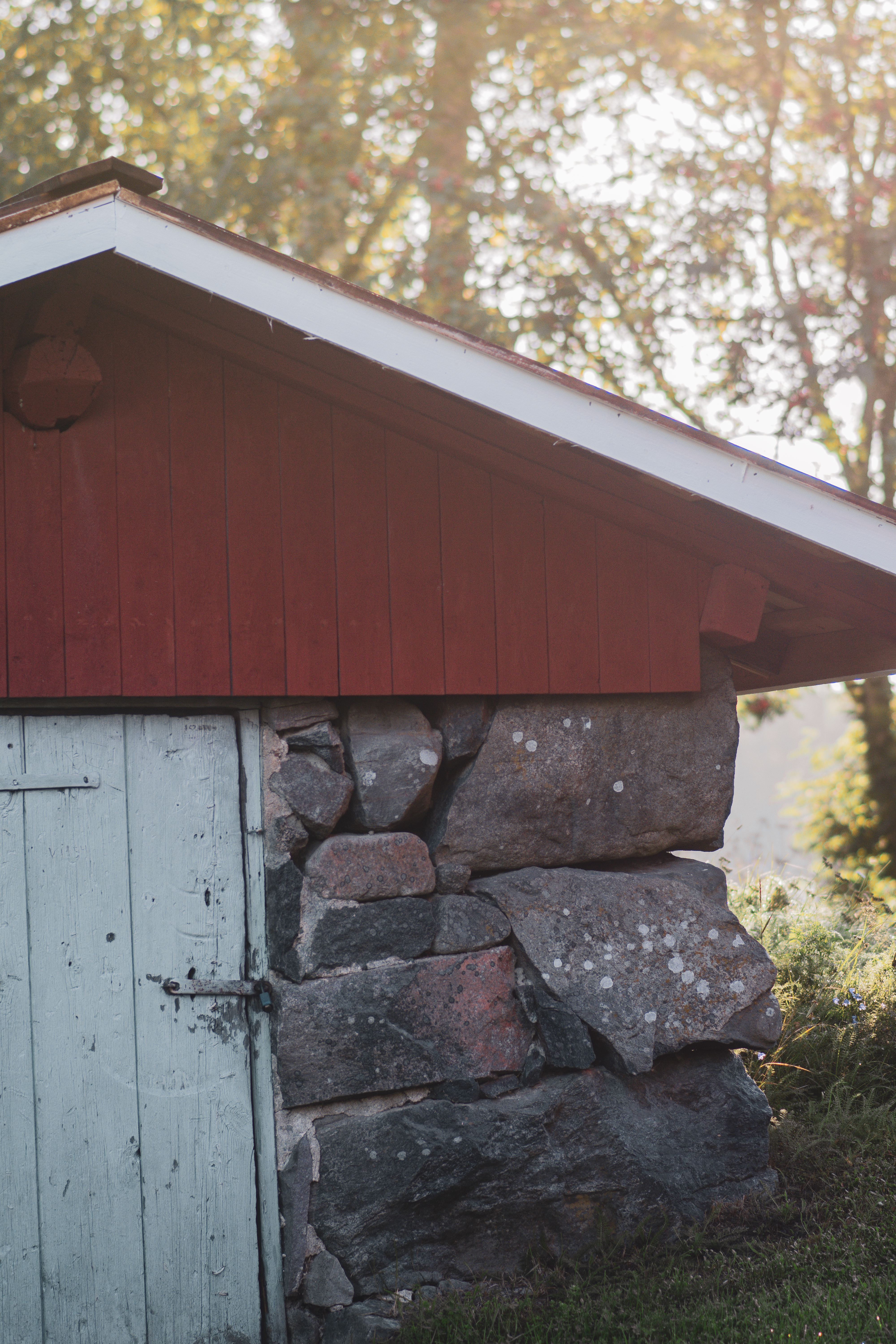 punainen vanha aitta